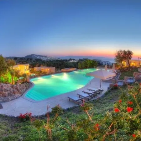 Vilă Geris Sleeps 6 With Pool And Air Con Giris
