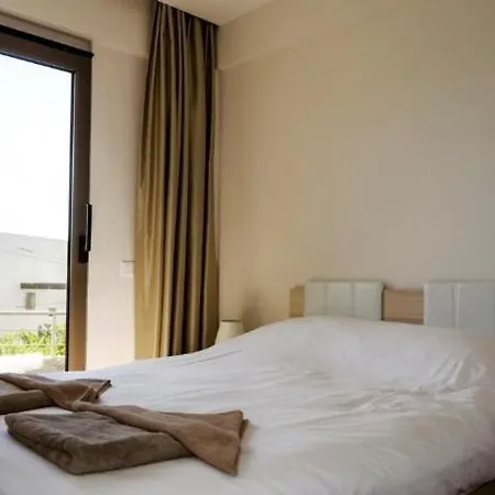 Geris Sleeps 6 With Pool And Air Con * Giris